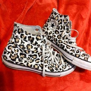 Converse Leopard canvas with pocket Sz 11 Women's,  9 Men's